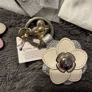 NWT Coach Daisy Flower Appliqué Floral Charm